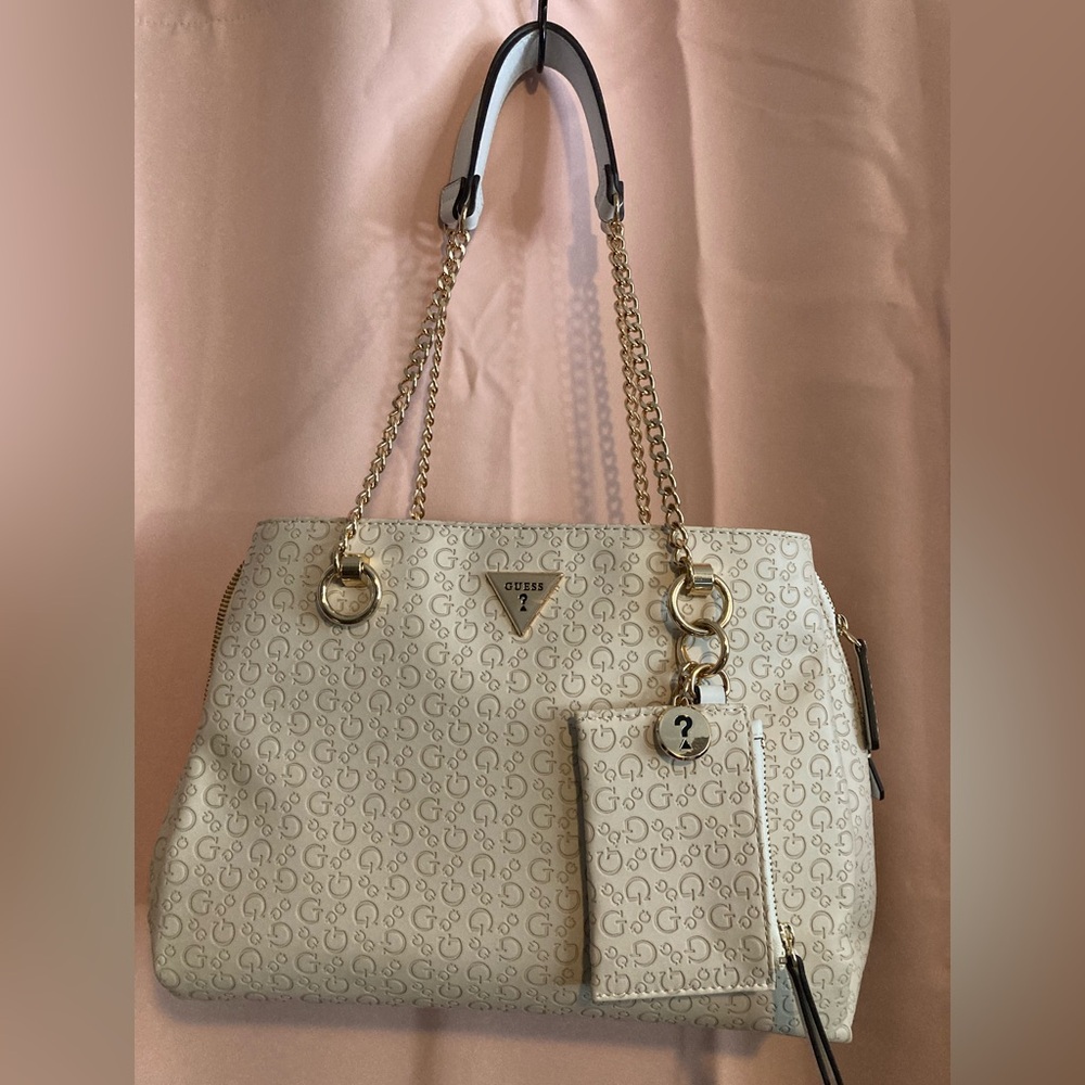 GUESS Beige Patterned Shoulder Bag